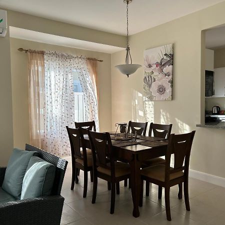 Seamist Villa @Oceanpointe Lucea Comfy 2Br W/Pool Gym & Parking エクステリア 写真