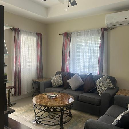 Seamist Villa @Oceanpointe Lucea Comfy 2Br W/Pool Gym & Parking エクステリア 写真