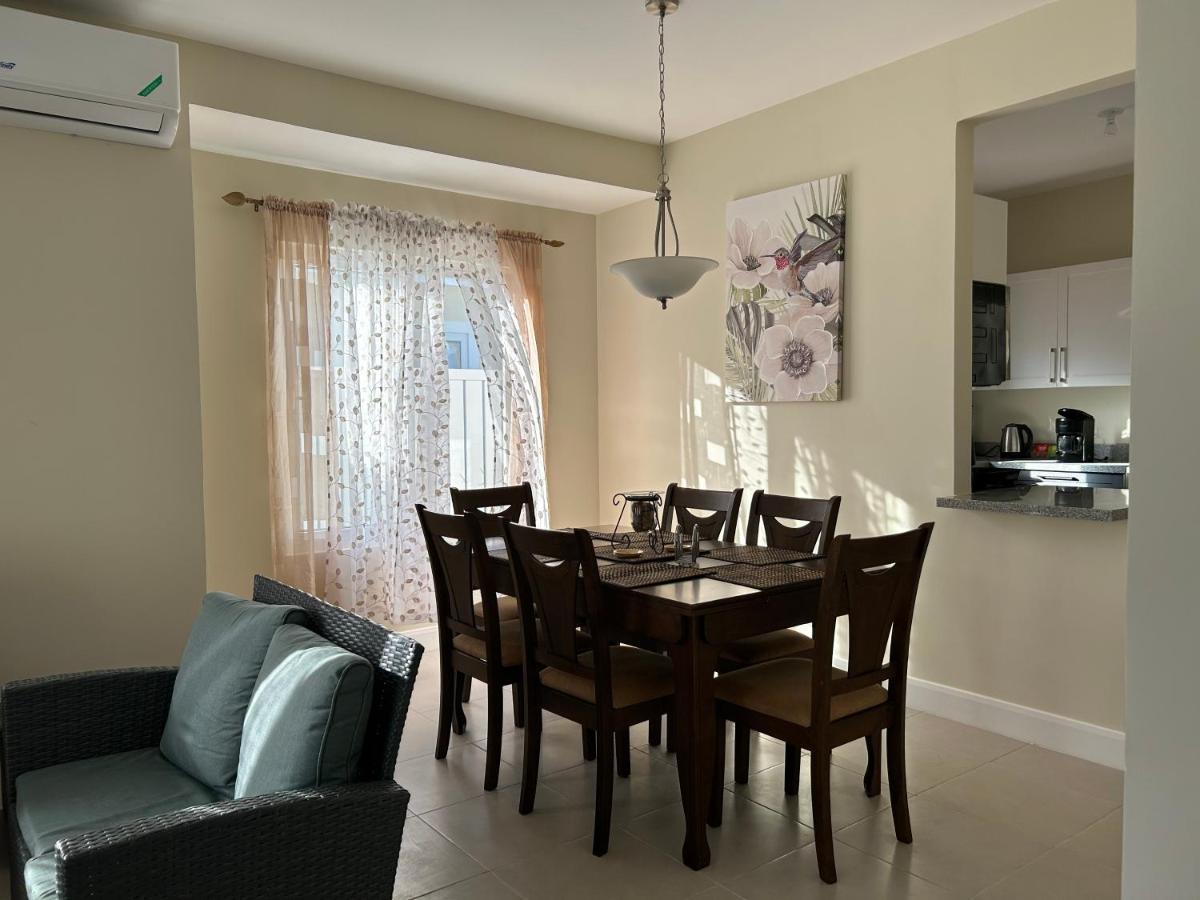 Seamist Villa @Oceanpointe Lucea Comfy 2Br W/Pool Gym & Parking エクステリア 写真