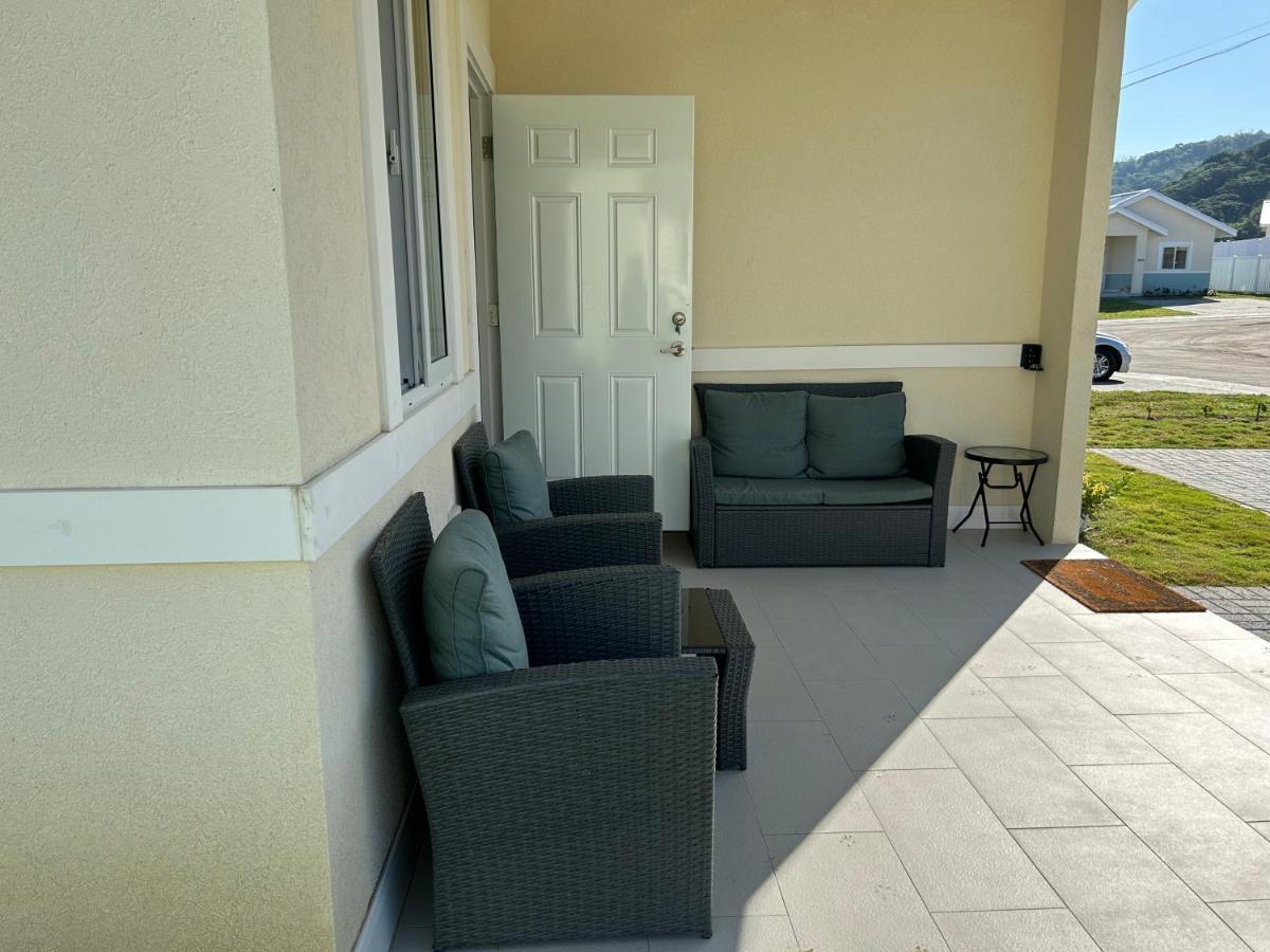 Seamist Villa @Oceanpointe Lucea Comfy 2Br W/Pool Gym & Parking エクステリア 写真