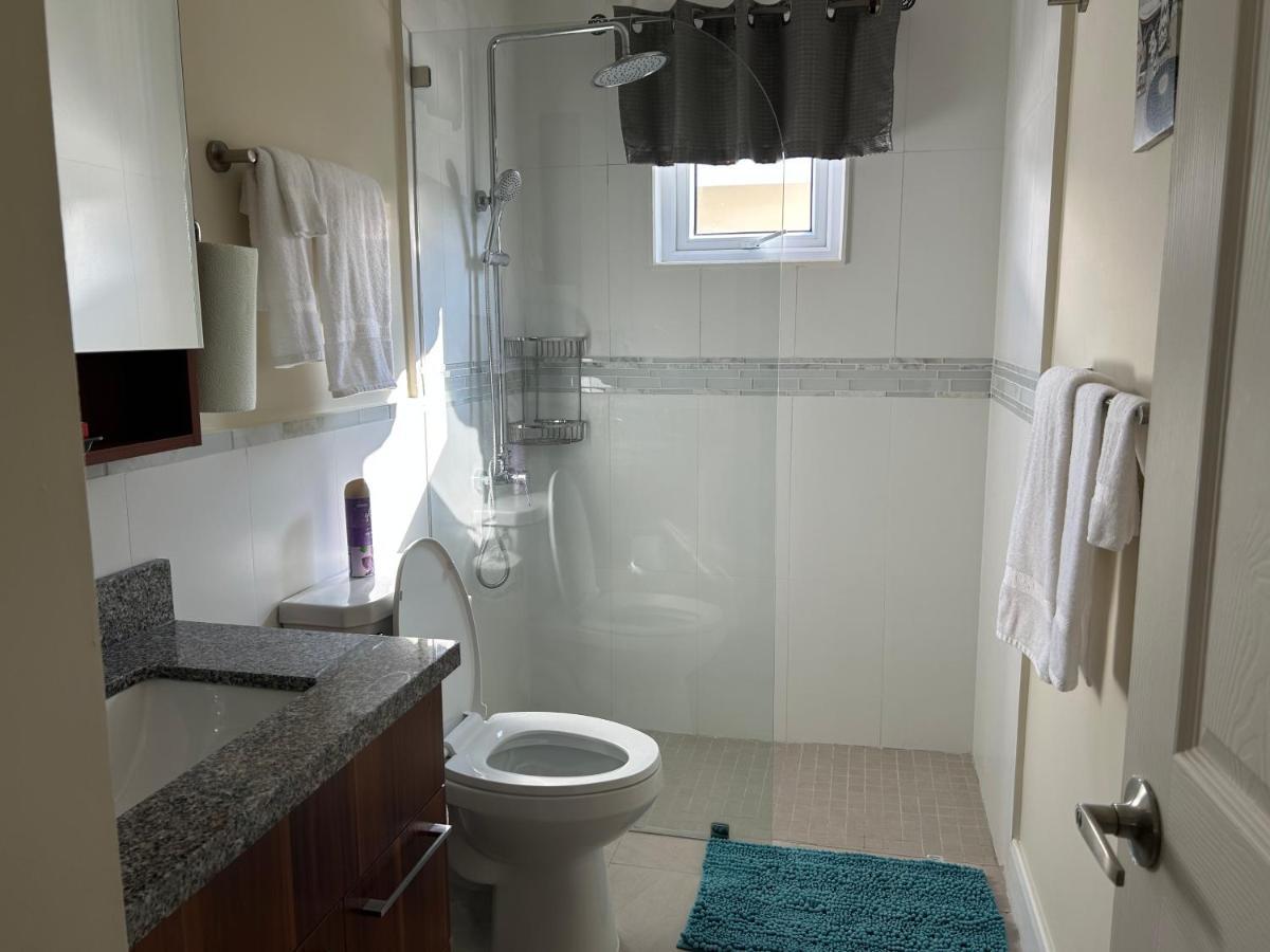 Seamist Villa @Oceanpointe Lucea Comfy 2Br W/Pool Gym & Parking エクステリア 写真