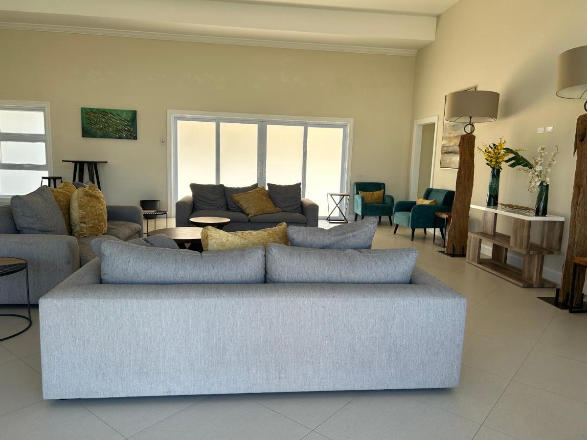 Seamist Villa @Oceanpointe Lucea Comfy 2Br W/Pool Gym & Parking エクステリア 写真