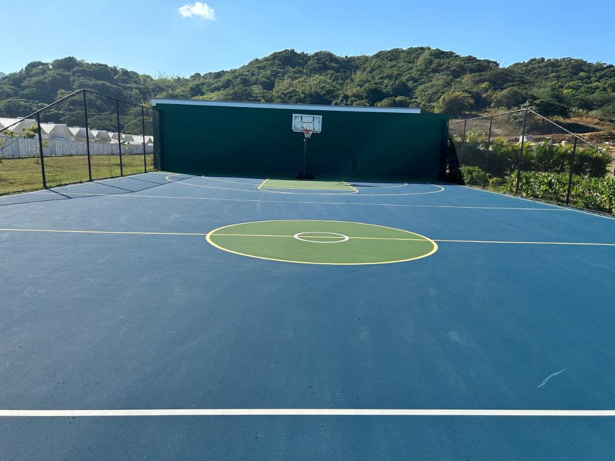 Seamist Villa @Oceanpointe Lucea Comfy 2Br W/Pool Gym & Parking エクステリア 写真