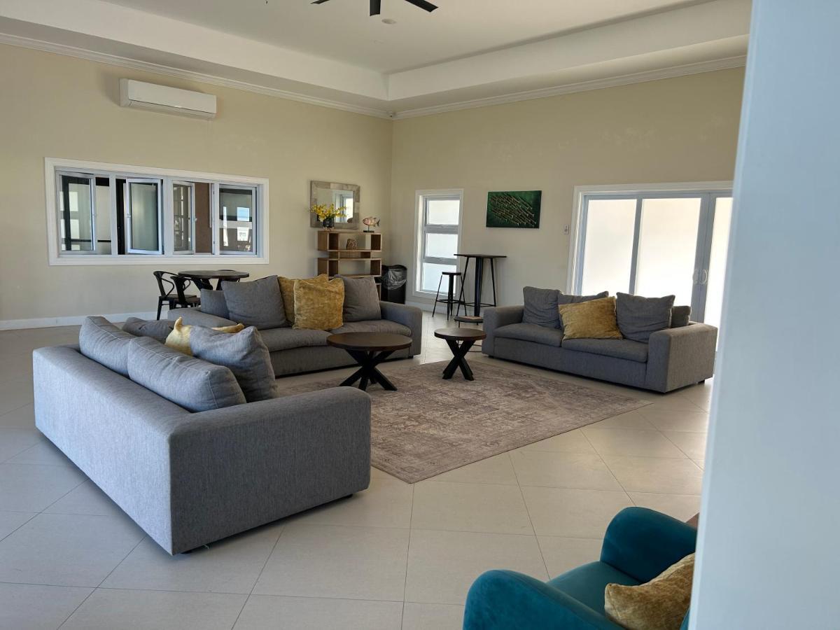 Seamist Villa @Oceanpointe Lucea Comfy 2Br W/Pool Gym & Parking エクステリア 写真