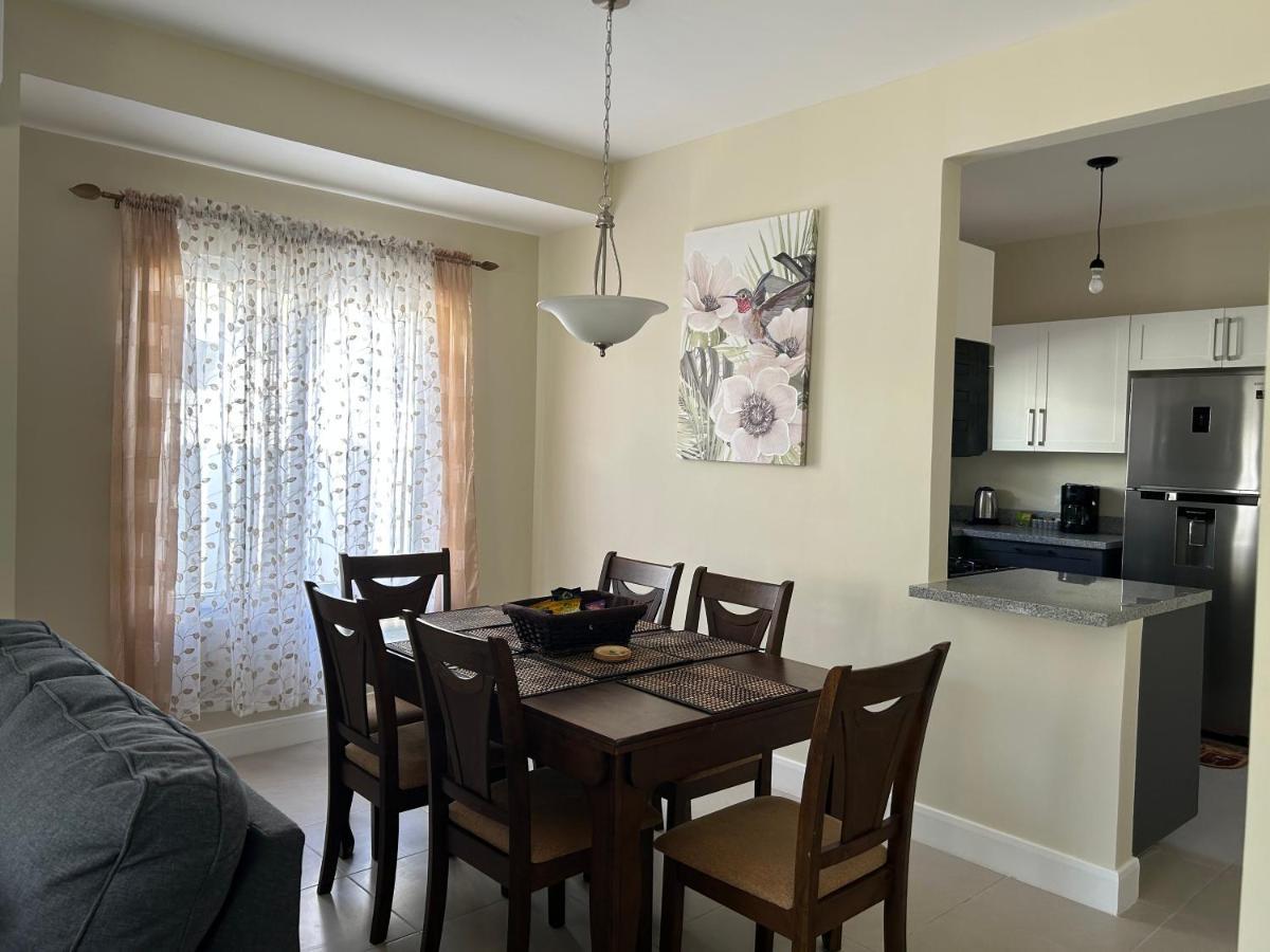 Seamist Villa @Oceanpointe Lucea Comfy 2Br W/Pool Gym & Parking エクステリア 写真