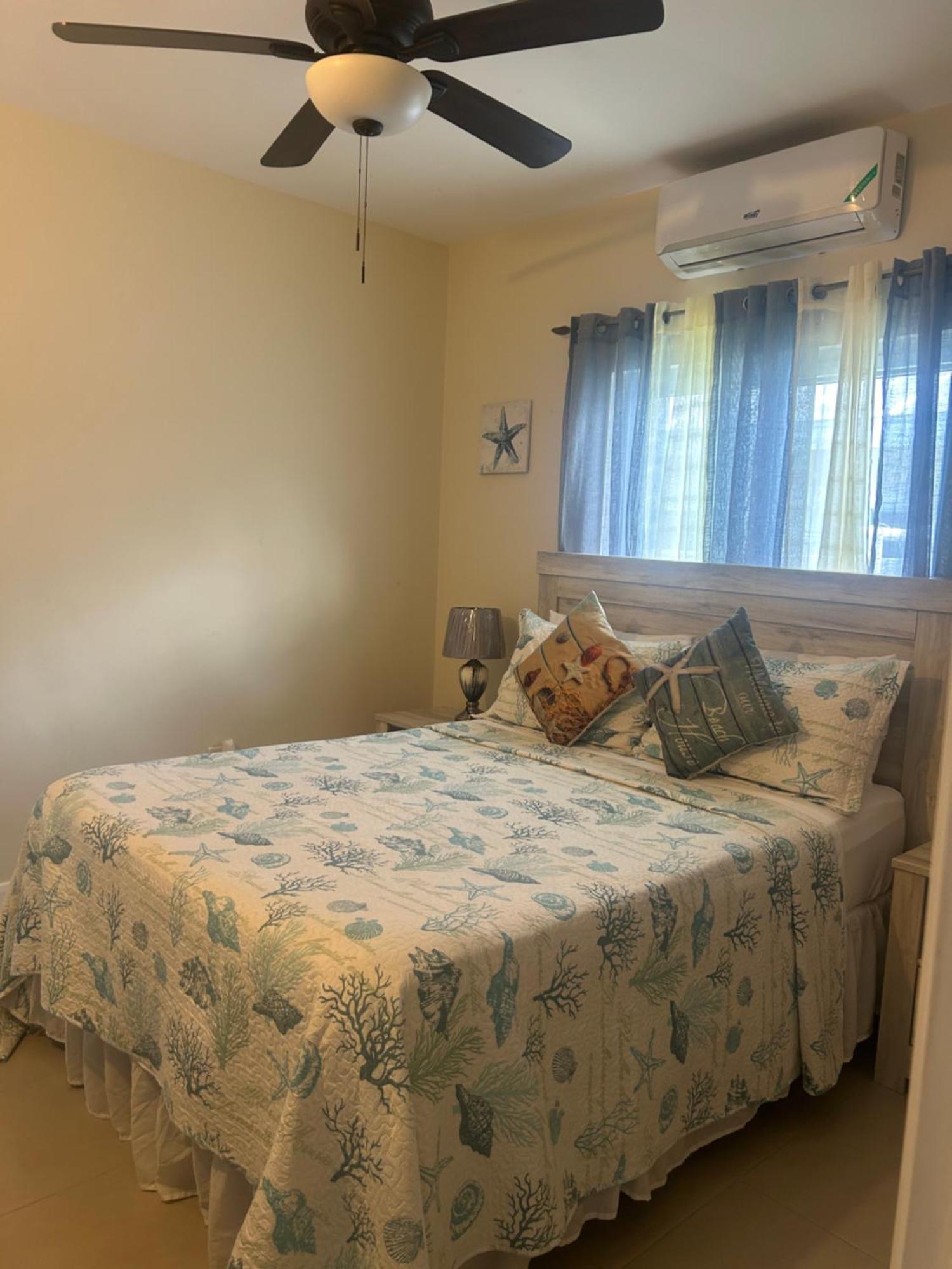 Seamist Villa @Oceanpointe Lucea Comfy 2Br W/Pool Gym & Parking エクステリア 写真