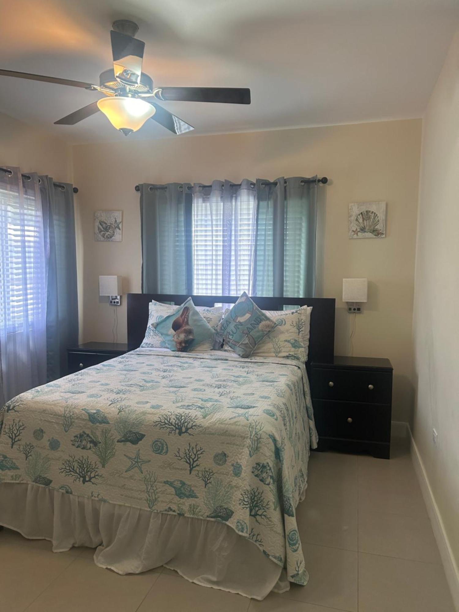 Seamist Villa @Oceanpointe Lucea Comfy 2Br W/Pool Gym & Parking エクステリア 写真