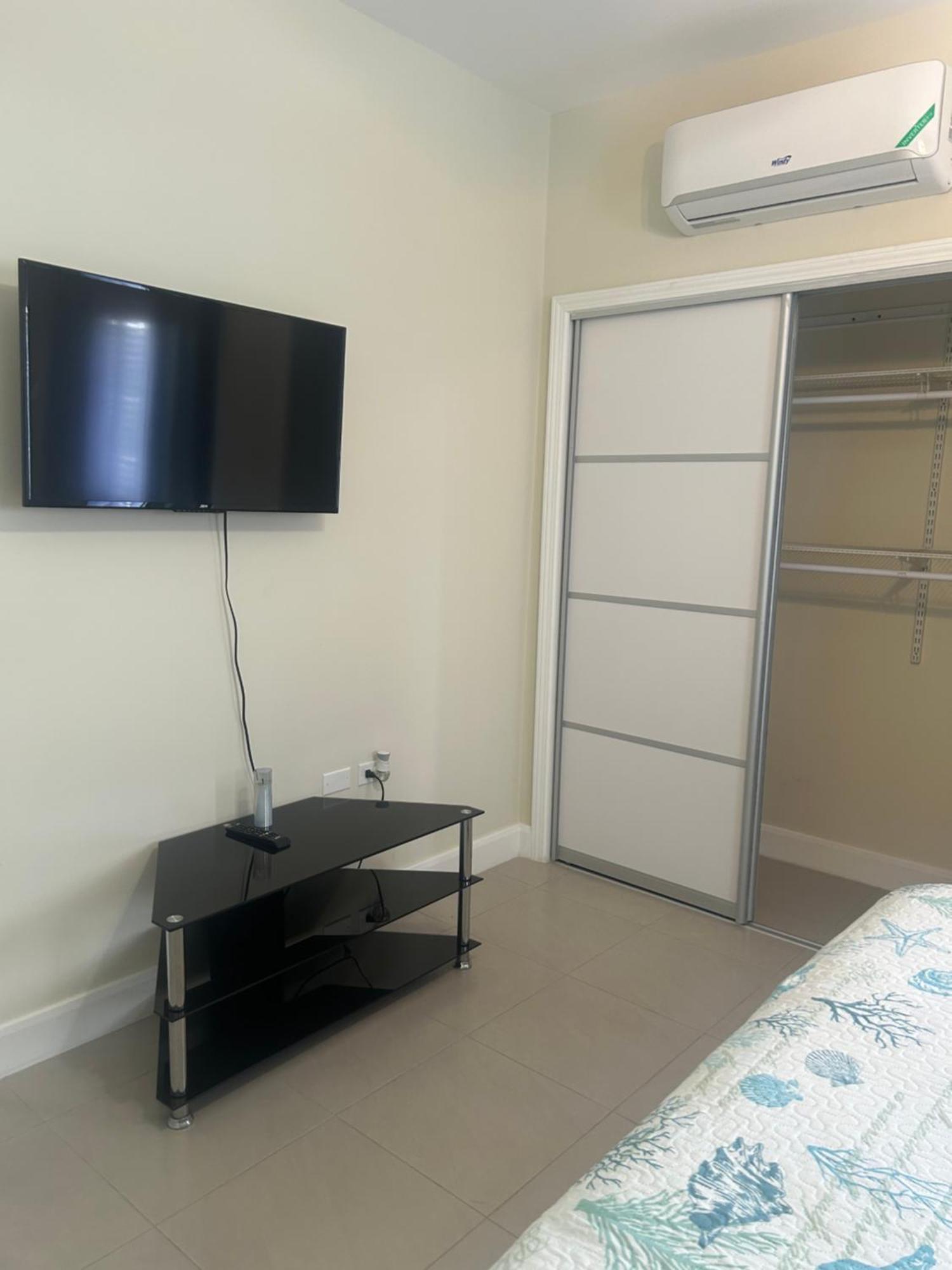 Seamist Villa @Oceanpointe Lucea Comfy 2Br W/Pool Gym & Parking エクステリア 写真